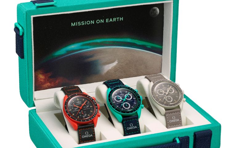 La colección Bioceramic Moonswatch nos muestra la tierra desde el espacio