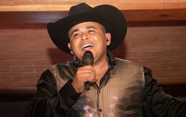 JC Rey lanzó oficialmente su producción discográfica «JC Rey El Toro» en un emocionante showcase
