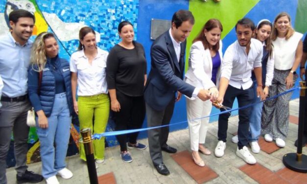 EL HATILLO SE VISTE DE ARTE: OSCAR OLIVARES Y NESTLÉ PRESENTARON UN MURAL VIBRANTE