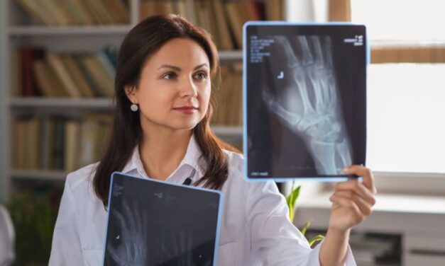 Tomar leche ayuda a disminuir los riesgos de sufrir osteoporosis
