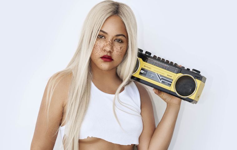 Kat Deluna es la número uno de la cartelera radial