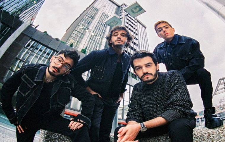 La empresa de espectáculos Aguacate Live demanda en EEUU a la banda Morat por “incumplimiento contractual”