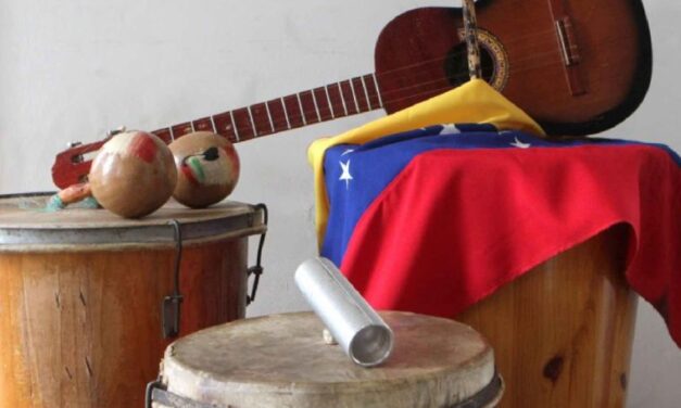 La Montserratina enciende con su “fuego” los Intercolegiales de Gaita