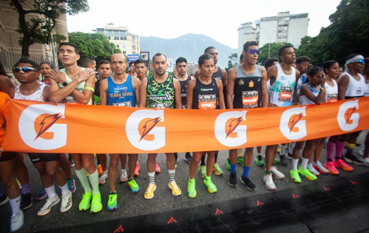 Más de 7.500 corredores se adueñaron de las calles de caracas en la Gatorade Caracas Rock
