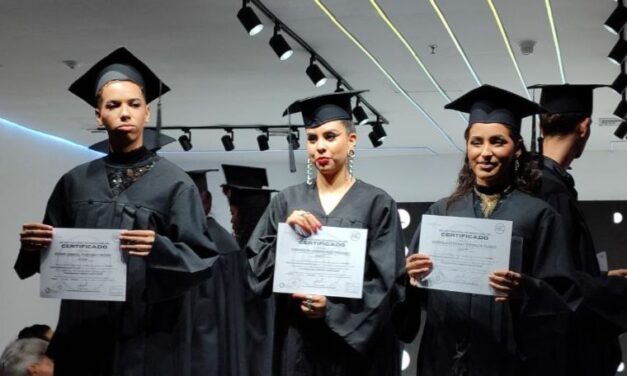 La Escuela Nacional de Maquillaje, celebró su 5ta temporada de becados en un evento sin precedentes