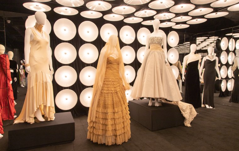 BLUE: LA VÉNÉZUÉLIENNE. “El Tiempo y La Moda: Entre Caracas y París