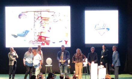 ANTHONY SANTANDER RECIBIÓ PREMIO LUIS APARICIO EN RECONOCIMIENTO A SU DESTACADA TRAYECTORIA EN EL BÉISBOL