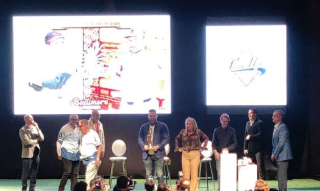 ANTHONY SANTANDER RECIBIÓ PREMIO LUIS APARICIO EN RECONOCIMIENTO A SU DESTACADA TRAYECTORIA EN EL BÉISBOL