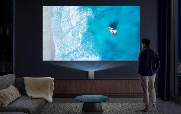 LG presenta en el CES 2025 un proyector multifunctional 3 en 1 que combina Iluminacion, y Altavoz