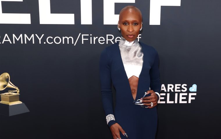 Cynthia Erivo luce un Louis Vuitton Hecho a medida en la 67 edición de los Grammy