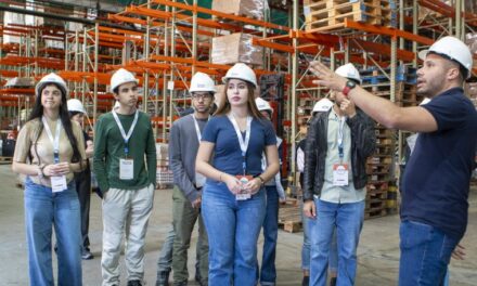 Gama recibió a los estudiantes del VenAmCham Internship Program en un recorrido industrial por el CEDIS