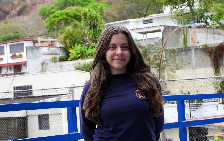 Estudiante venezolana gana premio a mejor actriz en la categoría Representación en festival teatral en Italia