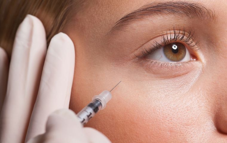 Adiós al rostro cansado: El tratamiento con ADN de salmón que deja tu mirada como nueva