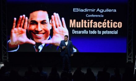 Bladimir Aguilera presentó su conferencia Multifacético