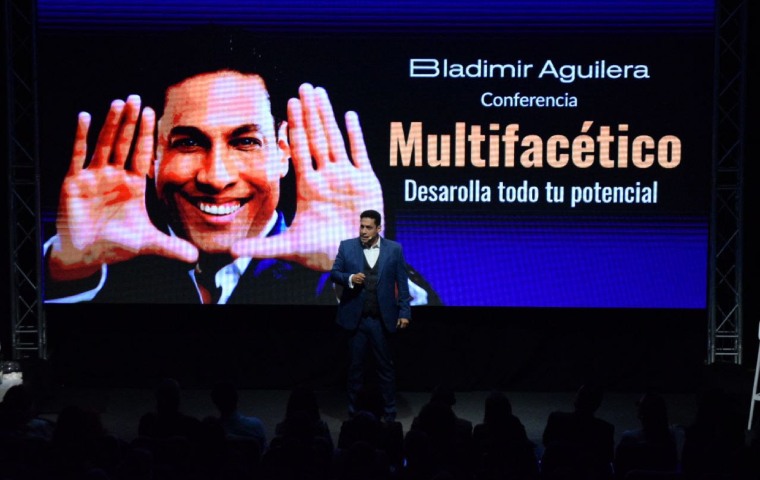 Bladimir Aguilera presentó su conferencia Multifacético
