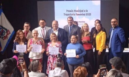 Mujeres recibieron Premio Municipal a la Trayectoria Femenina 2025