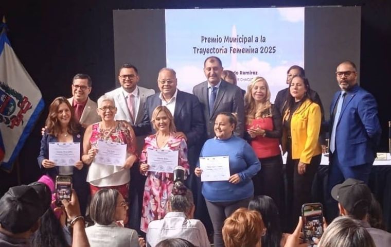Mujeres recibieron Premio Municipal a la Trayectoria Femenina 2025