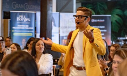 De robot de fiestas a mentor digital: la historia en EE.UU. del venezolano Jhonatan Olivares que está inspirando a emprendedores latinos