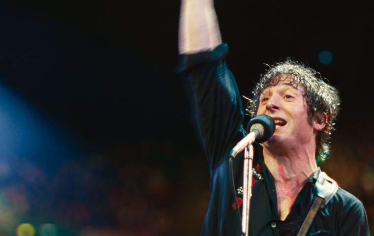 Jeremy Allen White interpreta a El Jefe en Springsteen: Música de ninguna parte