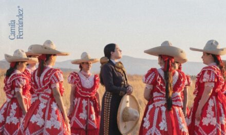 Camila Fernández estrena «Retumbando El Cora» romanticismo al ritmo del mariachi