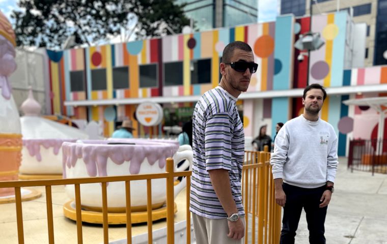 Atípico y Plástica presentan «Niños de Hoy», el retrato musical de la generación migrante