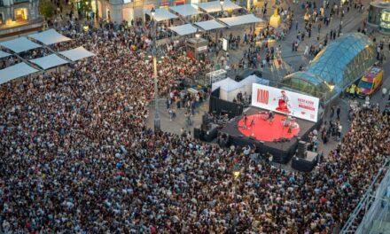 Pablo Alborán congregó a más de 15.000 en la Puerta del Sol con el showcase de presentación de su nuevo albúm KM0