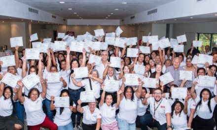 Coca-Cola FEMSA impulsa el liderazgo femenino con la certificación de 259 emprendedoras