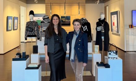 Yliana Yepez presenta una instalación de moda inmersiva en Art of the World Gallery en Houston