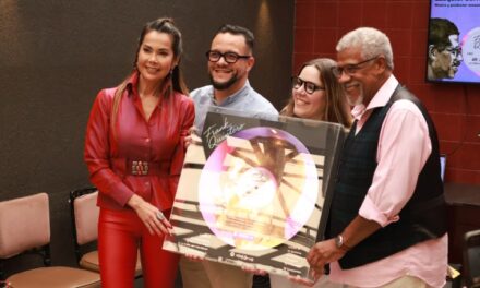 Frank Quintero es homenajeado por el 40° aniversario de su icónico álbum «La Calle del Atardecer»
