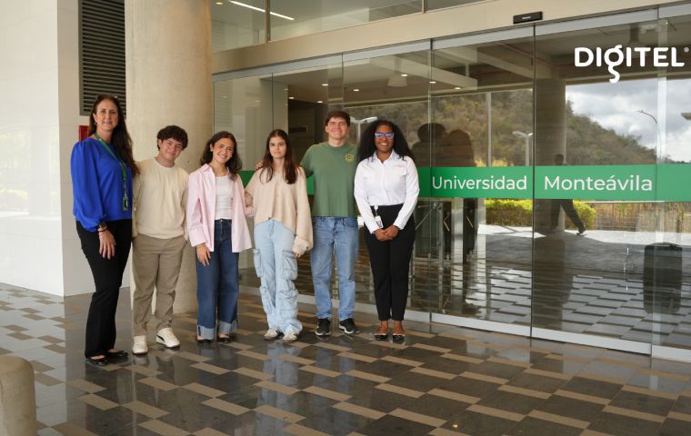 Digitel otorga becas a la Universidad Monteávila