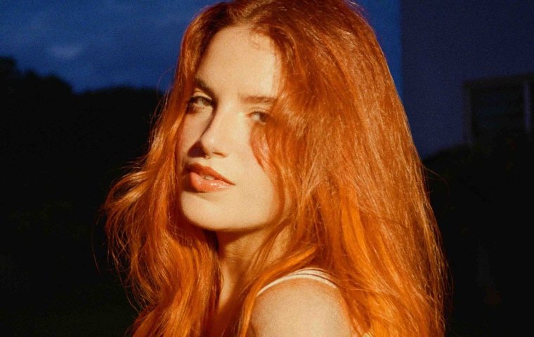 Nic abraza el amor propio y el crecimiento personal en su segundo álbum de estudio (enamorada)