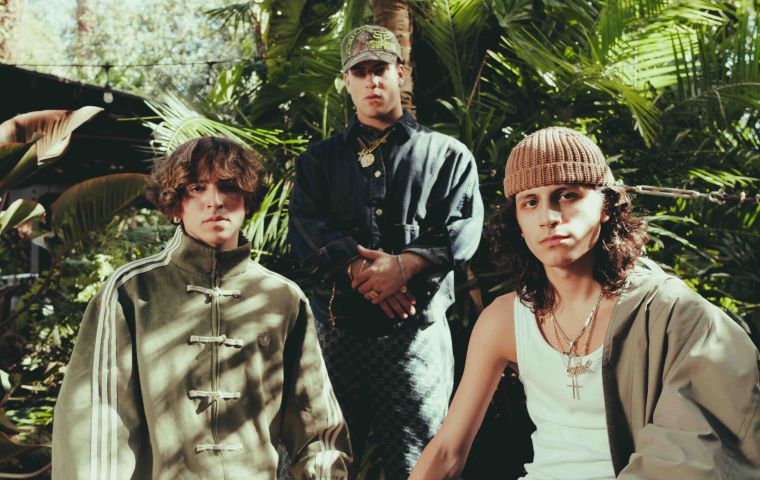 LOS MENOR3S y Jaxxtone mueven la escena musical latina con su nuevo single “Cali Calipso”: una mezcla entre electrónica y tradición venezolana
