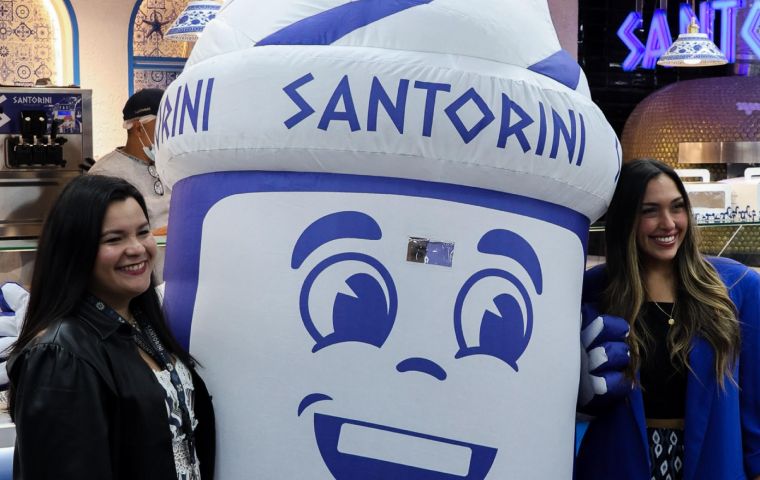 Santorini redefine la experiencia del helado de yogurt griego en Venezuela con la inauguración de su sede número 14 en Caracas