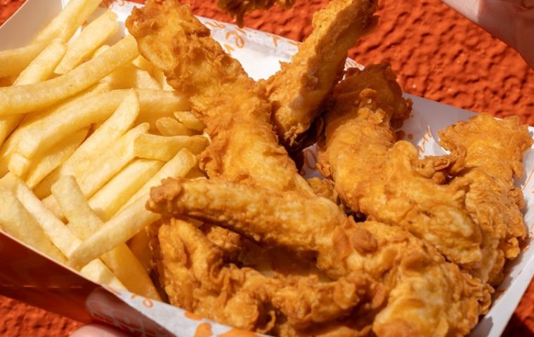 Arturos expande su menú con los nuevos Tenders de Pollo 