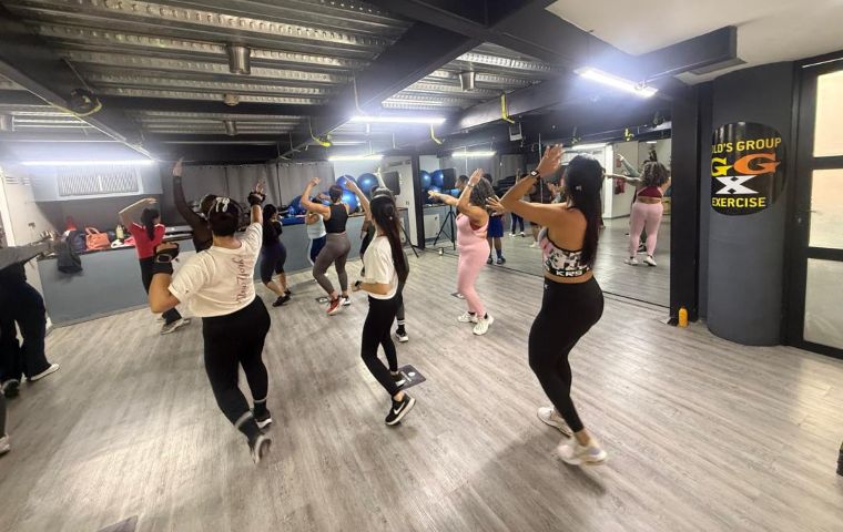 Tecnología y disciplinas de bajo impacto: La propuesta de Gold’s Gym para optimizar el bienestar físico