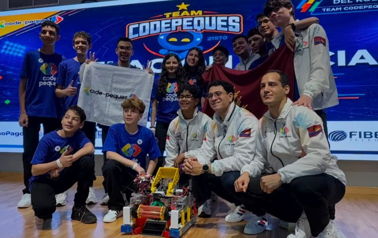 Codepeques presentó su robot «Solaris» rumbo a la Copa KA’I 2026