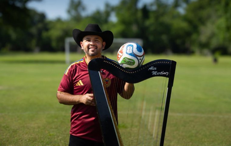 El arpa venezolana hará historia en la Copa Mundial FIFA 2026™️ de la mano de Alex Martínez