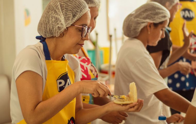 Santa en las Calles y Casa Ronald McDonald organizan El Arepazo para llevar alimento y esperanza a comunidades vulnerables