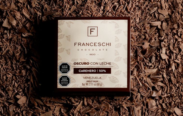 Franceschi Chocolate lanza su nueva tableta Oscuro con leche Carenero 50%