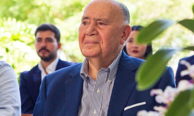 “Los sueños no se jubilan”: Francisco Pérez Rendiles presenta ‘Cuando en ti pienso’