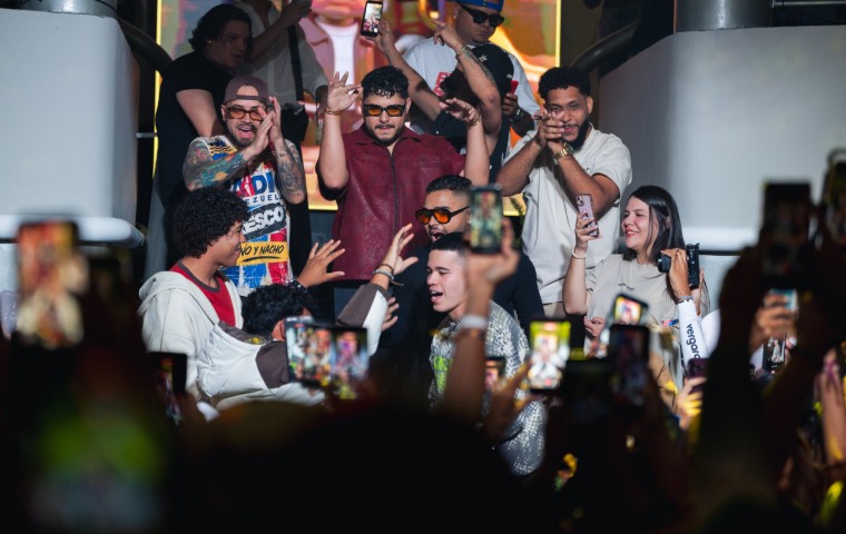 Chyno y Nacho celebraron el lanzamiento de «Radio Venezuela Fresco» en Caracas junto a una nueva generación de artistas