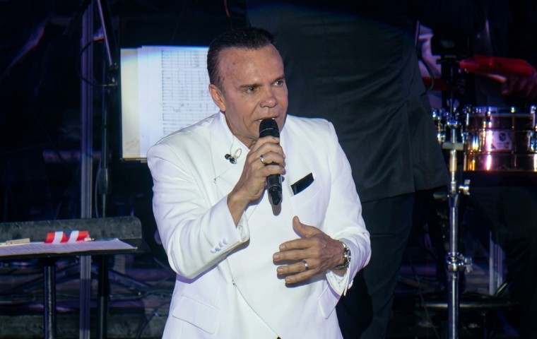 Alex D’Castro une su voz a la Orquesta Sinfónica de Venezuela y al Orfeón de la UCV en un concierto histórico