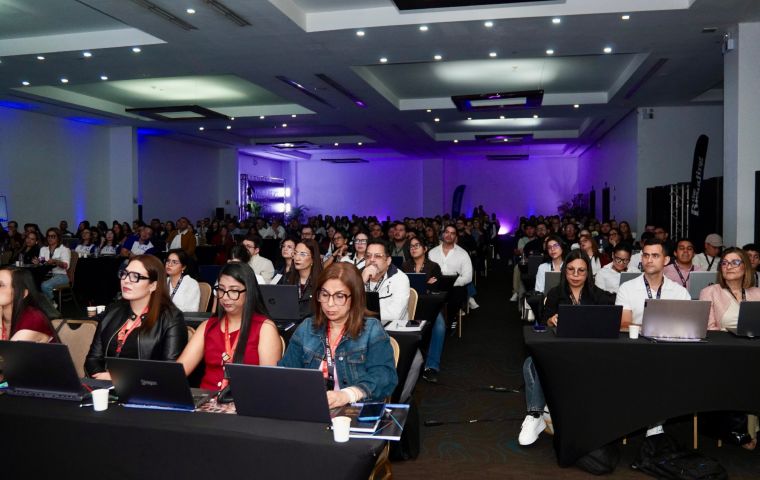 Weplash revoluciona el país con Venezuela Next capacitando 1500 personas en inteligencia artificial