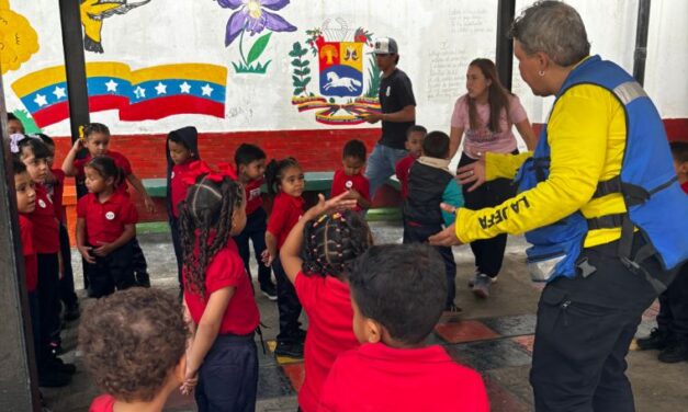 Venerescate enseña a adultos y niños cómo actuar ante un sismo mediante talleres comunitarios