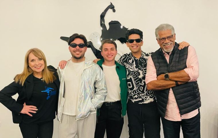 Llega por primera vez a Venezuela «The Gibb Experience», la evolución del legado de los Bee Gees bajo la dirección musical de Frank Quintero